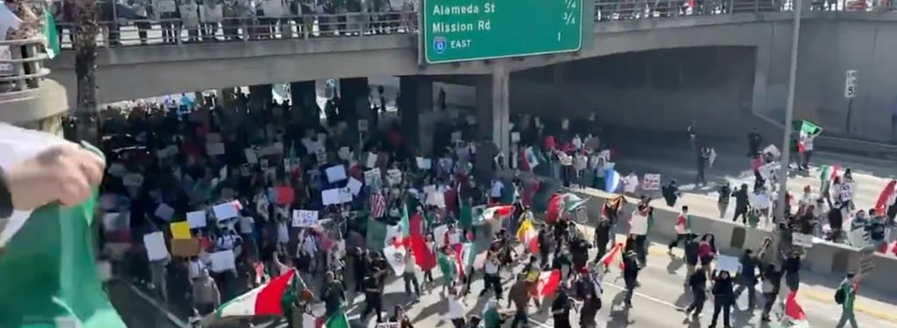 Rage Without a Cause – banner Riots in la